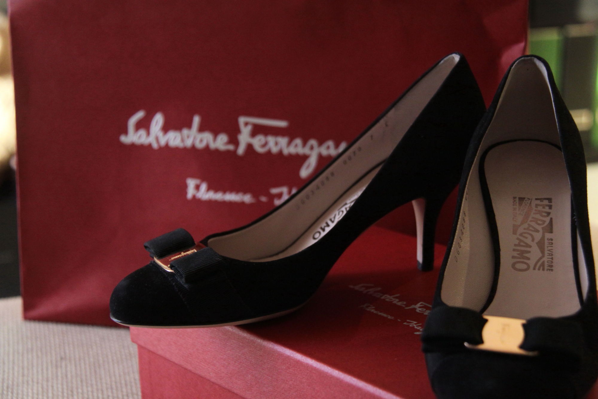 ת9.9Ʒ Salvatore Ferragamo Nero Suede 7cm High Heels