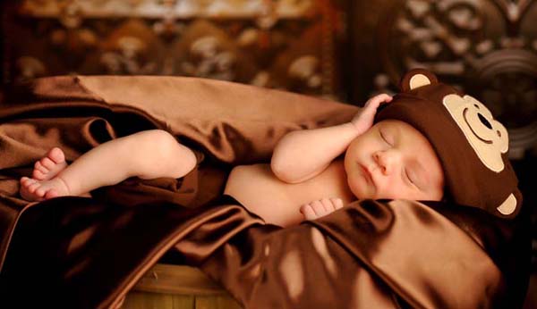 professional baby pictures in basket1.jpg