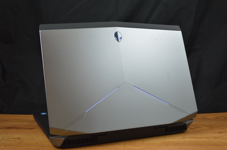 Alienware-17-2014-back.jpg