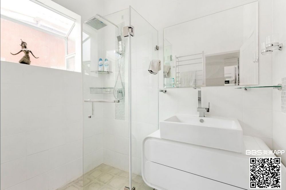 Bath and toilet 2 a.jpg